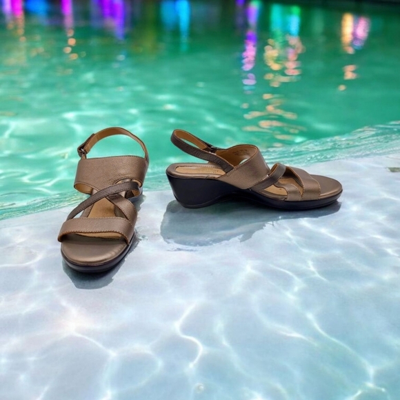 Naturalizer "Tender" sz 7.5 Gold Leather Women's Sandals - Picture 1 of 9